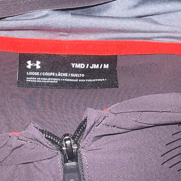 Boys Under Armour loose light jacket size medium - Picture 4 of 5